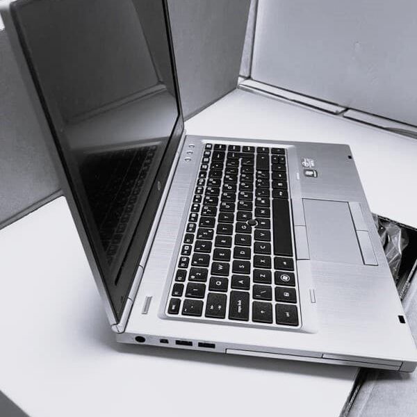 HP EliteBook i5