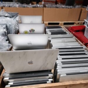 MacBook Air / MacBook Pro Various models, Mixed Batch Condition: Used, not tested Ram: With / Without  Harde Drive: With / Without Laptops can contain: Broken screen, Scratches, Lack of parts