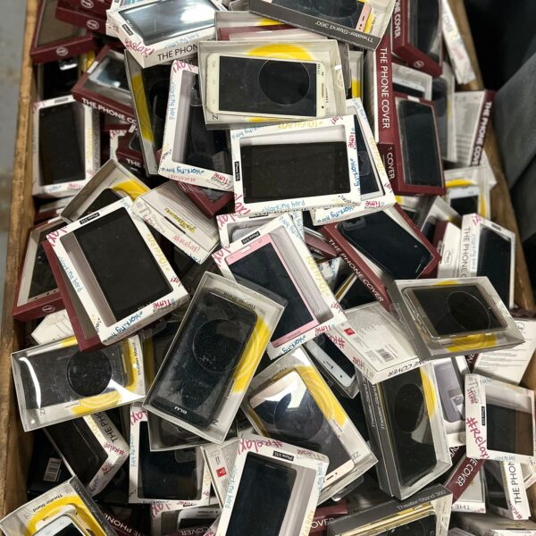 Samsung | Oppo..Smartphones Phones📱 Discount Until Friday! Price: 6.95 euro 15 Brand: Samsung | Oppo | HTC... Condition: Used, untested Screens: Good Screens Quantity: 500+ units in stock Packaging: Individually boxed Location: NL 🇳🇱