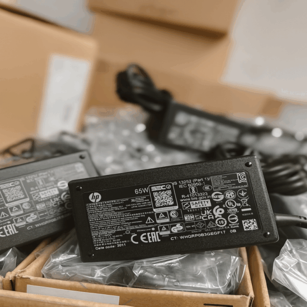 HP 65 WATT CHARGERS 19 Volt