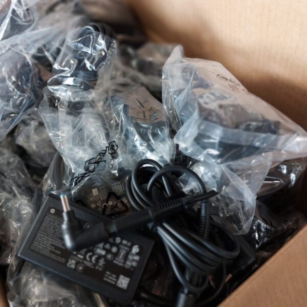 HP BLUE PIN CHARGER 65W 19.5V 3.33 A