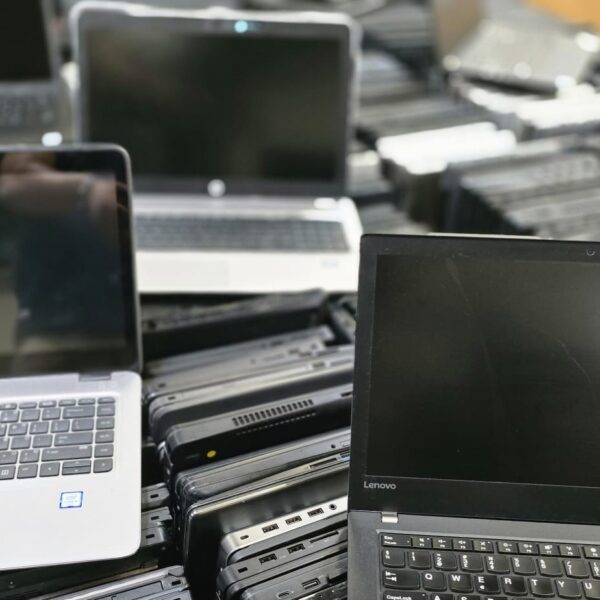 Brand: Lenovo,HP , Dell CPU: i5 (6th and 7th Gen) Grade: C+/ B- Quantity: 100 units Location: Germany🇩🇪 Motherboards: 50–60% working Screens: Mixed – good and broken Condition: For quick repair